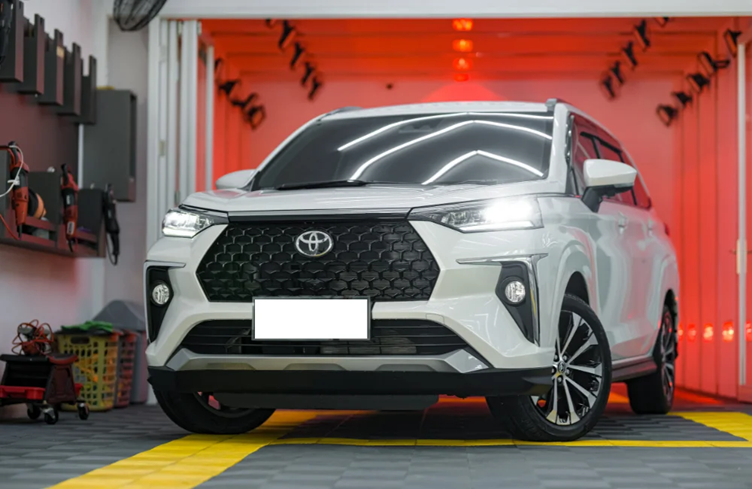 รถครอบครัว 7 ที่นั่ง Toyota Veloz