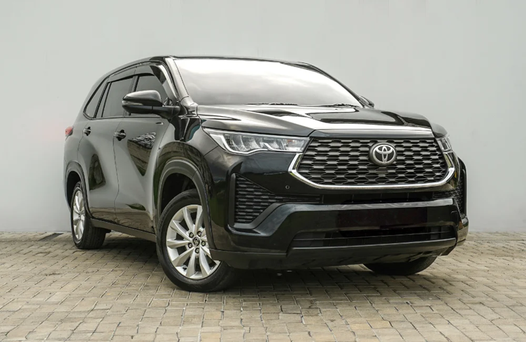 รถครอบครัว 7 ที่นั่ง Toyota Innova Zenix